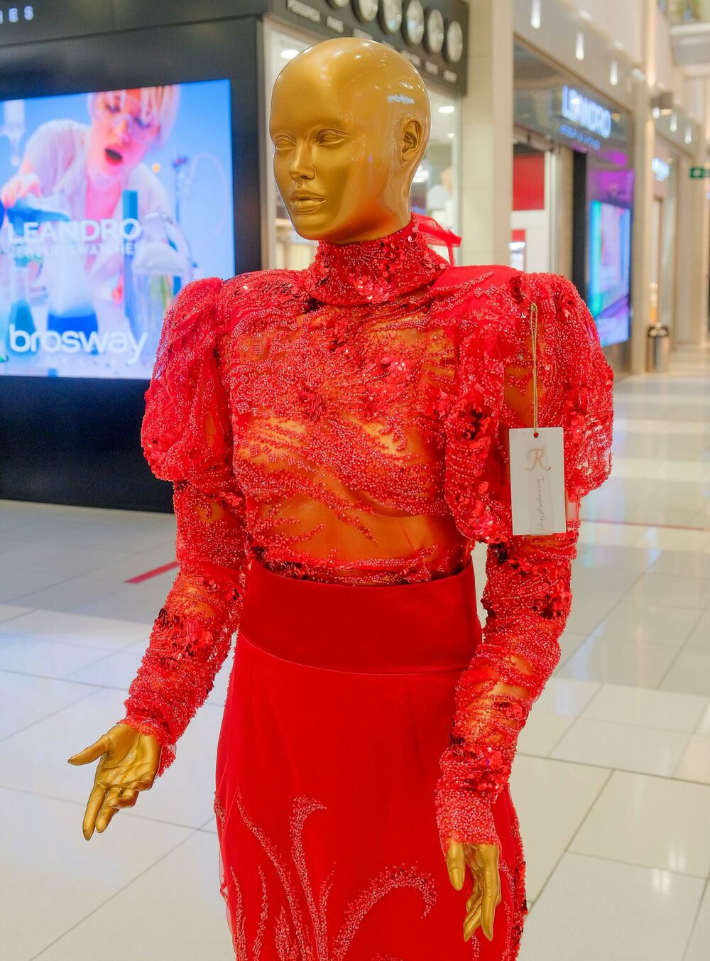 <p>"Lik i djelo Jelene Petrović Savojske nadilaze vrijeme, granice i uloge koje joj je istorija dodijelila. Rođena kao crnogorska princeza, a živjela kao italijanska kraljica, Jelena je bila mnogo više od titule", riječi su Srđana Lubarde, predsjednika Modne komore Crne Gore koja organizuje crnogorsku Nedjelju mode</p>