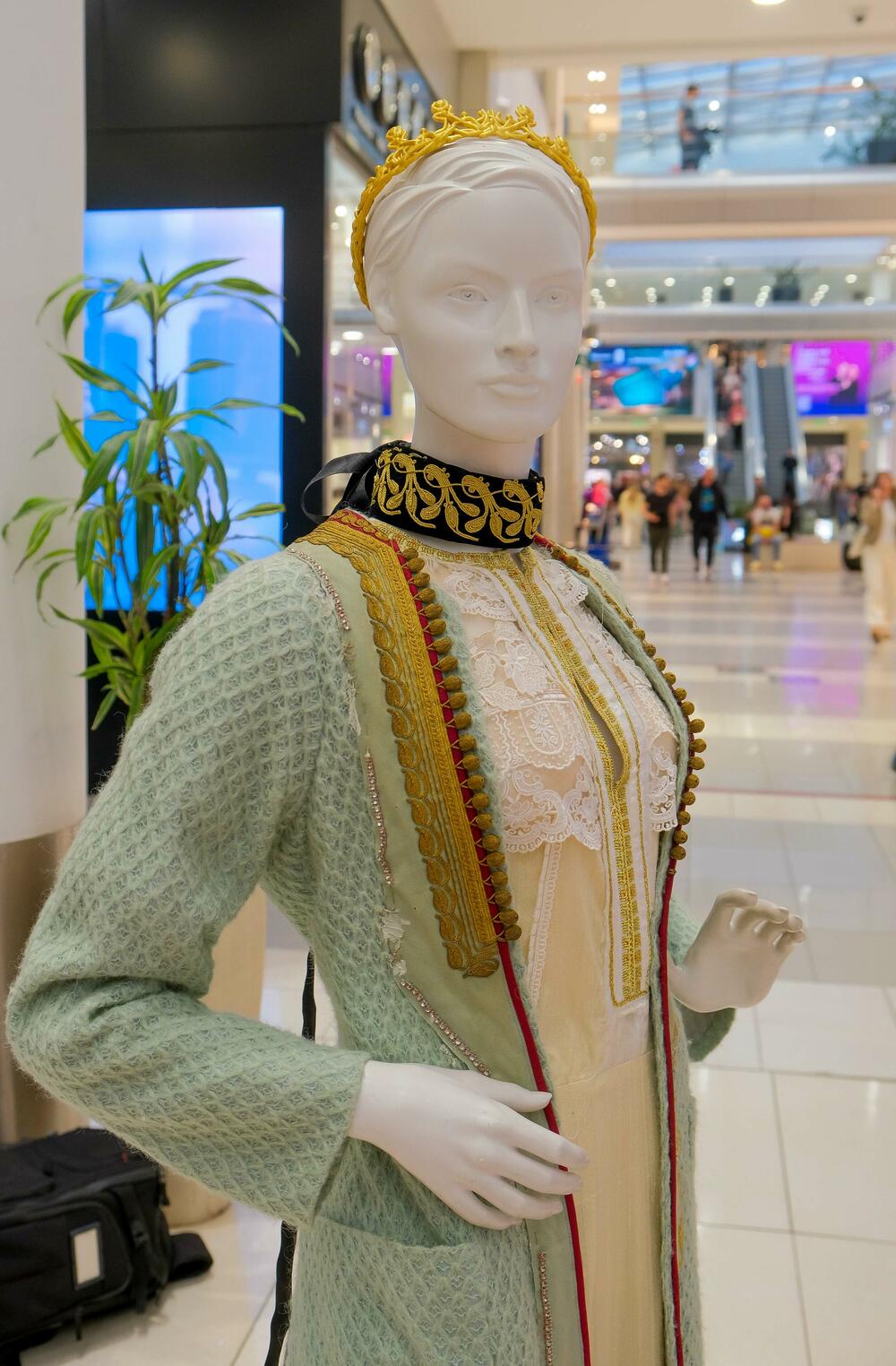 <p>"Lik i djelo Jelene Petrović Savojske nadilaze vrijeme, granice i uloge koje joj je istorija dodijelila. Rođena kao crnogorska princeza, a živjela kao italijanska kraljica, Jelena je bila mnogo više od titule", riječi su Srđana Lubarde, predsjednika Modne komore Crne Gore koja organizuje crnogorsku Nedjelju mode</p>