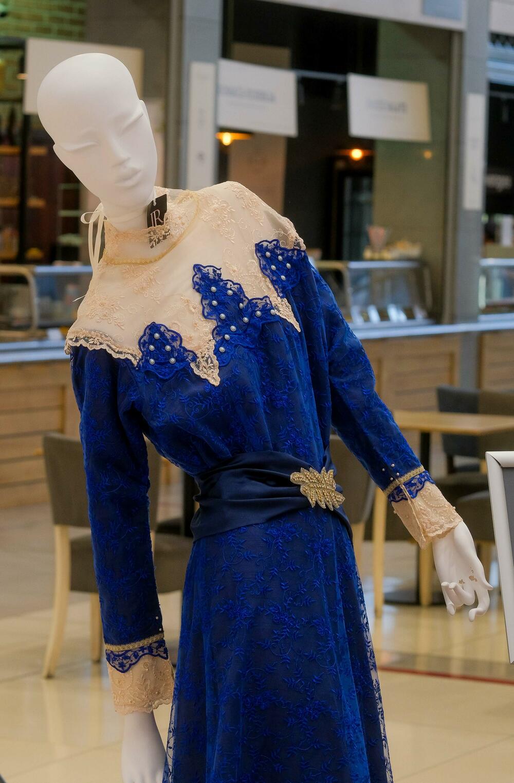 <p>"Lik i djelo Jelene Petrović Savojske nadilaze vrijeme, granice i uloge koje joj je istorija dodijelila. Rođena kao crnogorska princeza, a živjela kao italijanska kraljica, Jelena je bila mnogo više od titule", riječi su Srđana Lubarde, predsjednika Modne komore Crne Gore koja organizuje crnogorsku Nedjelju mode</p>