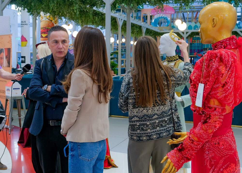 <p>"Lik i djelo Jelene Petrović Savojske nadilaze vrijeme, granice i uloge koje joj je istorija dodijelila. Rođena kao crnogorska princeza, a živjela kao italijanska kraljica, Jelena je bila mnogo više od titule", riječi su Srđana Lubarde, predsjednika Modne komore Crne Gore koja organizuje crnogorsku Nedjelju mode</p>