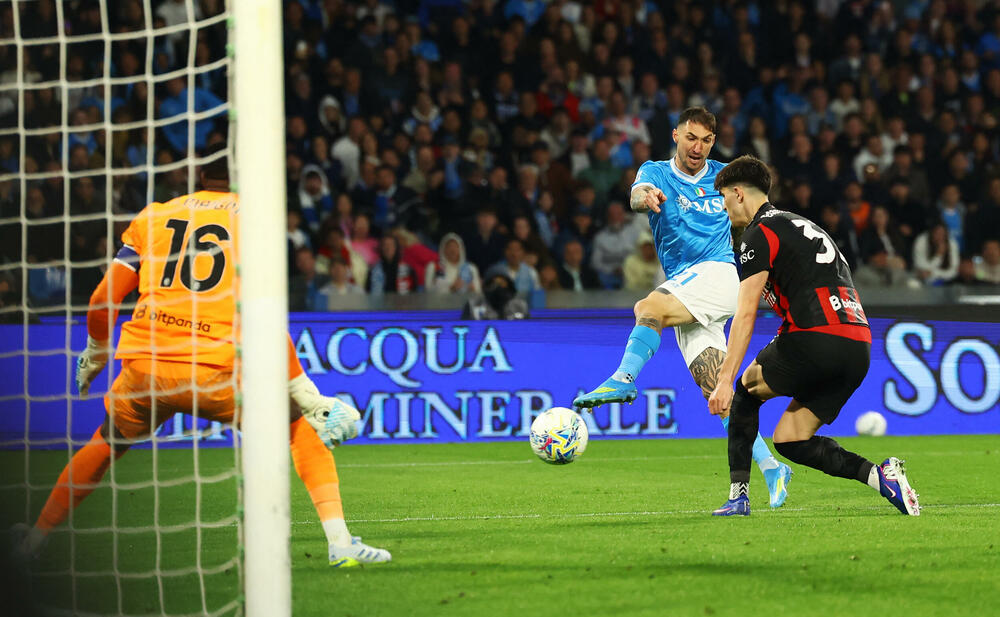 Politano ušao i probudio Maradonin stadion, Napoli srušio Milan i...