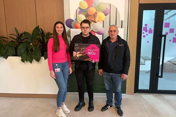 Uručena glavna nagrada: putovanje na Ibicu u okviru Magenta...