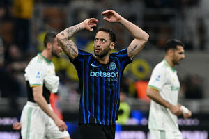 Hakan kao nekad u HSV-u, &bdquo;redsi&rdquo; pali pred Halandom