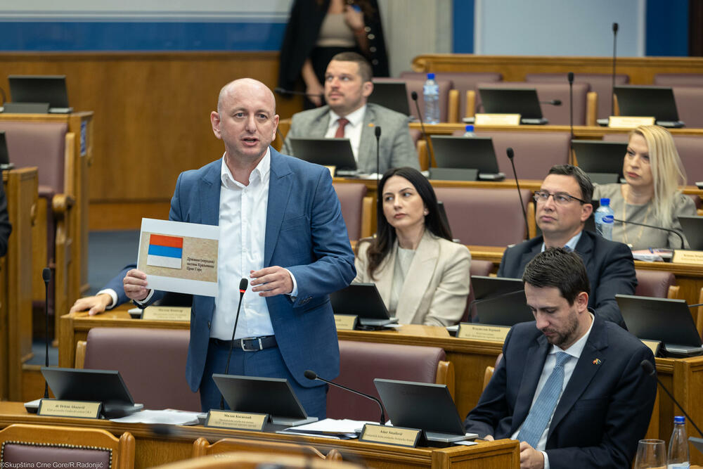 Svečarska trobojka neće na jarbole: Skupština Odbila predlog DNP-a...