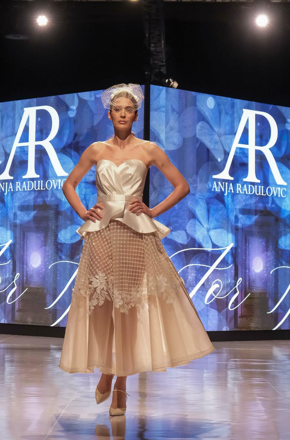 <p>Pored dizajnera iz Crne Gore, svoje kolekcije predstavili su i Hana Bihorac iz Srbije, Timur Tursunkulov iz Kazahstana i modna kuća XYZ</p>