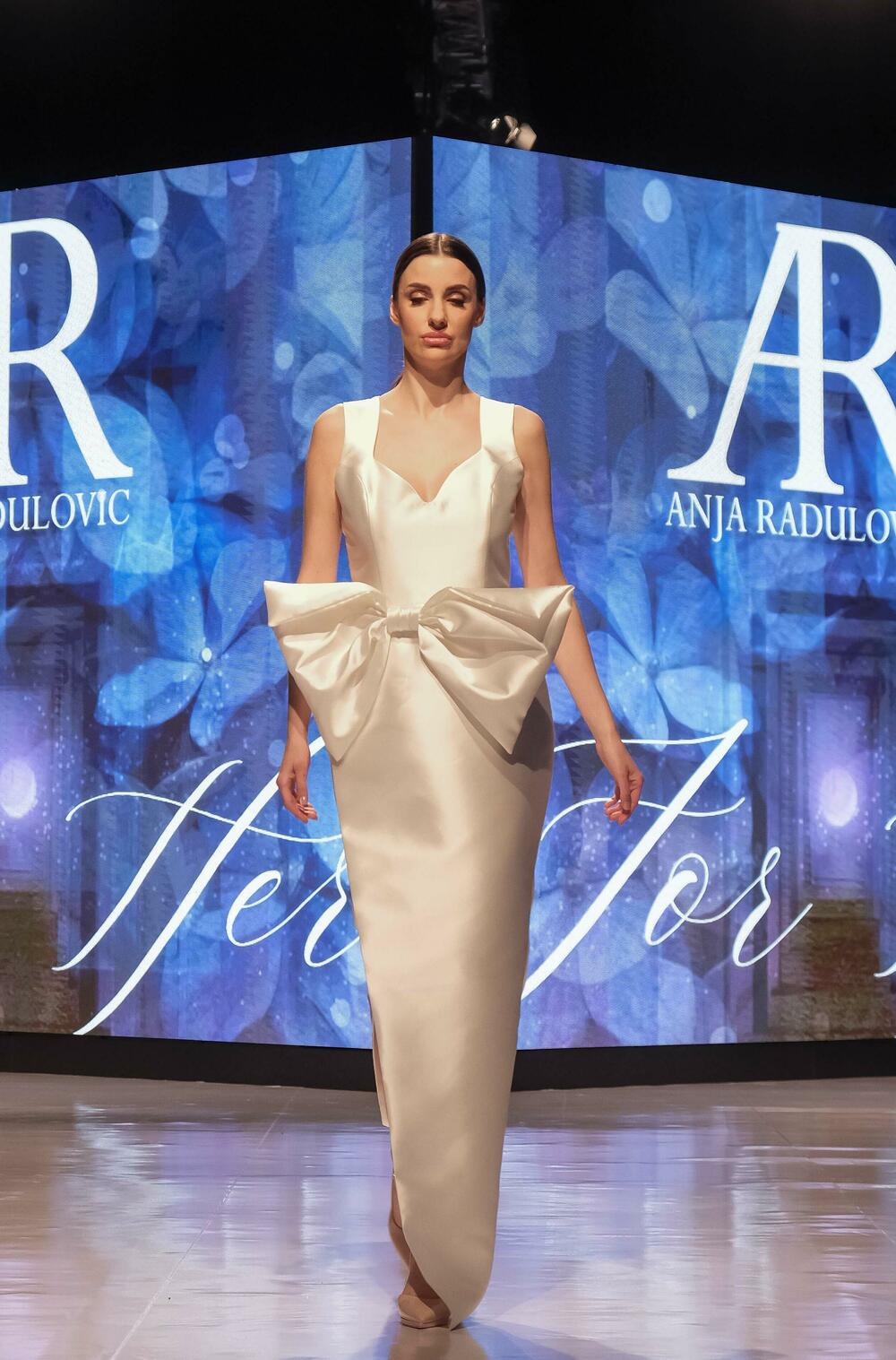 <p>Pored dizajnera iz Crne Gore, svoje kolekcije predstavili su i Hana Bihorac iz Srbije, Timur Tursunkulov iz Kazahstana i modna kuća XYZ</p>