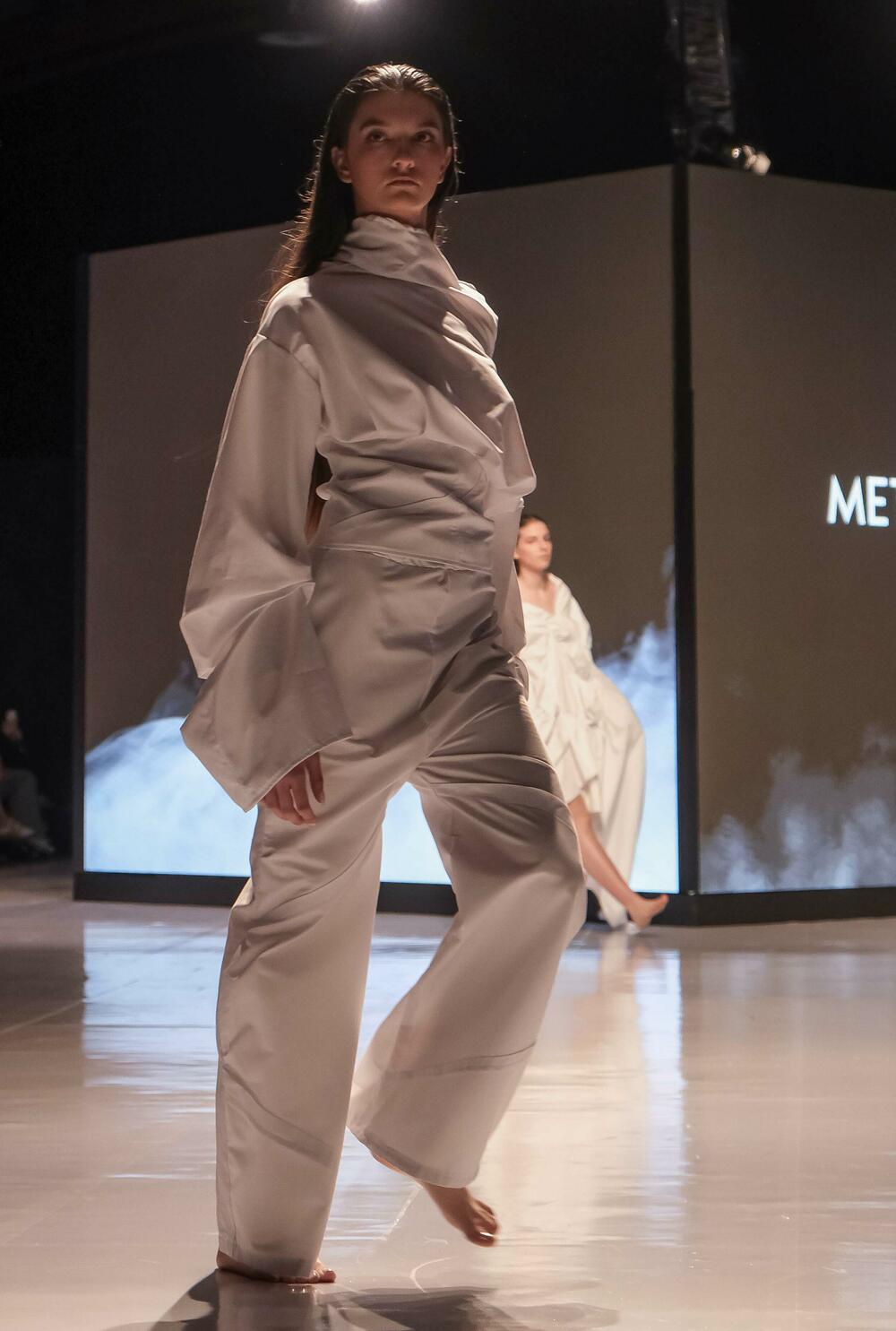 <p>Pored dizajnera iz Crne Gore, svoje kolekcije predstavili su i Hana Bihorac iz Srbije, Timur Tursunkulov iz Kazahstana i modna kuća XYZ</p>