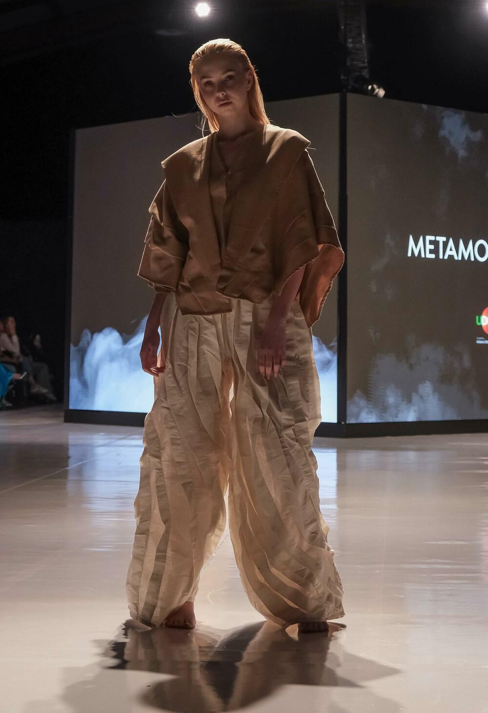 <p>Pored dizajnera iz Crne Gore, svoje kolekcije predstavili su i Hana Bihorac iz Srbije, Timur Tursunkulov iz Kazahstana i modna kuća XYZ</p>