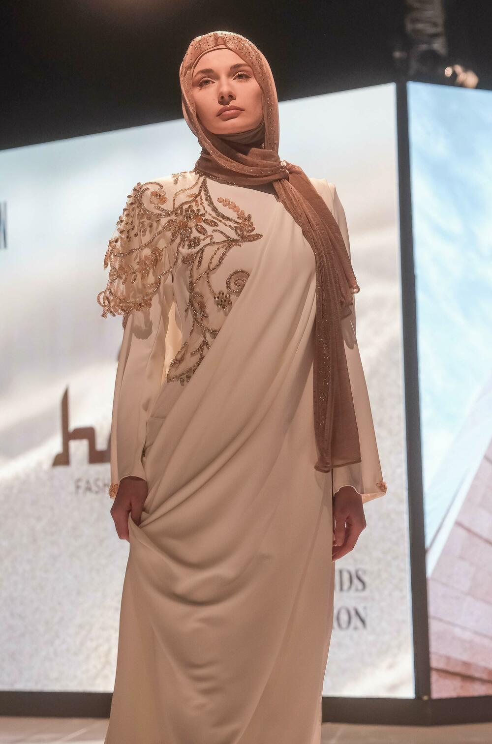 <p>Pored dizajnera iz Crne Gore, svoje kolekcije predstavili su i Hana Bihorac iz Srbije, Timur Tursunkulov iz Kazahstana i modna kuća XYZ</p>