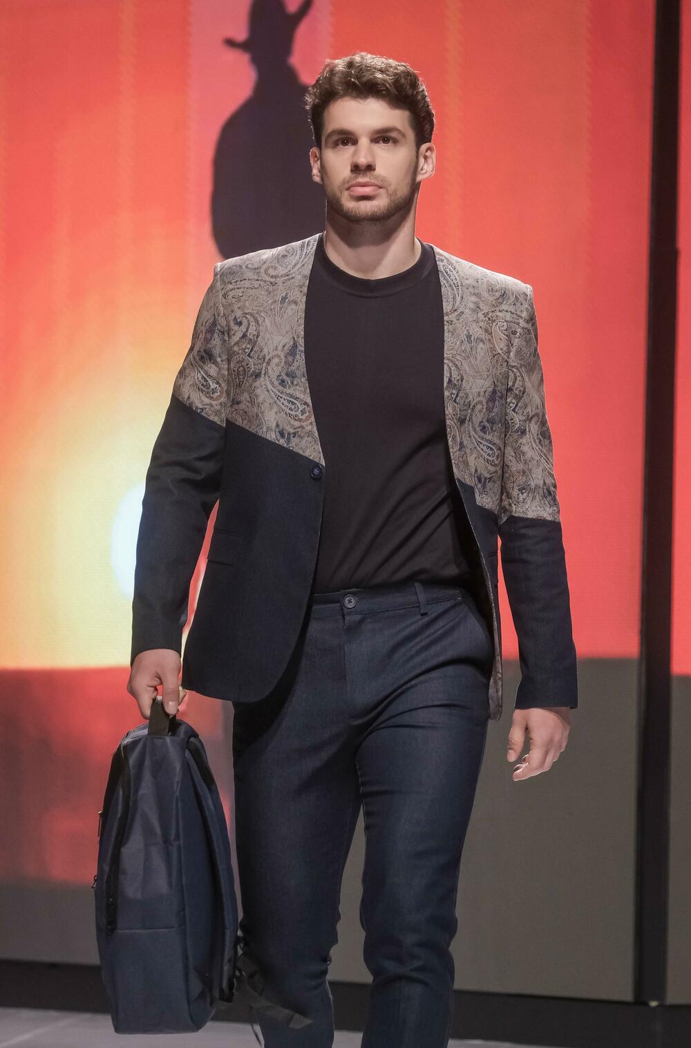 <p>Pored dizajnera iz Crne Gore, svoje kolekcije predstavili su i Hana Bihorac iz Srbije, Timur Tursunkulov iz Kazahstana i modna kuća XYZ</p>