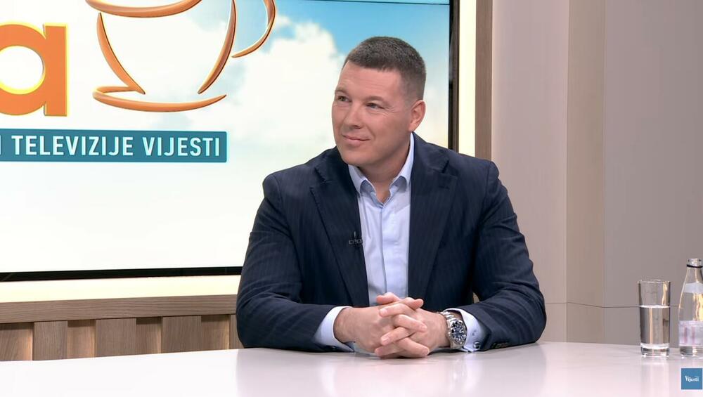 Adžić: Vladajuća većina se okrenula identitetskim pitanjima jer...