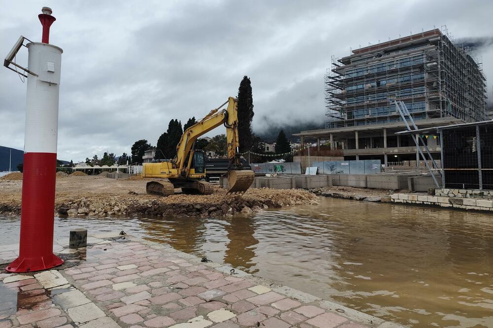Devastirana plaža u Baošićima, Foto: Siniša Luković