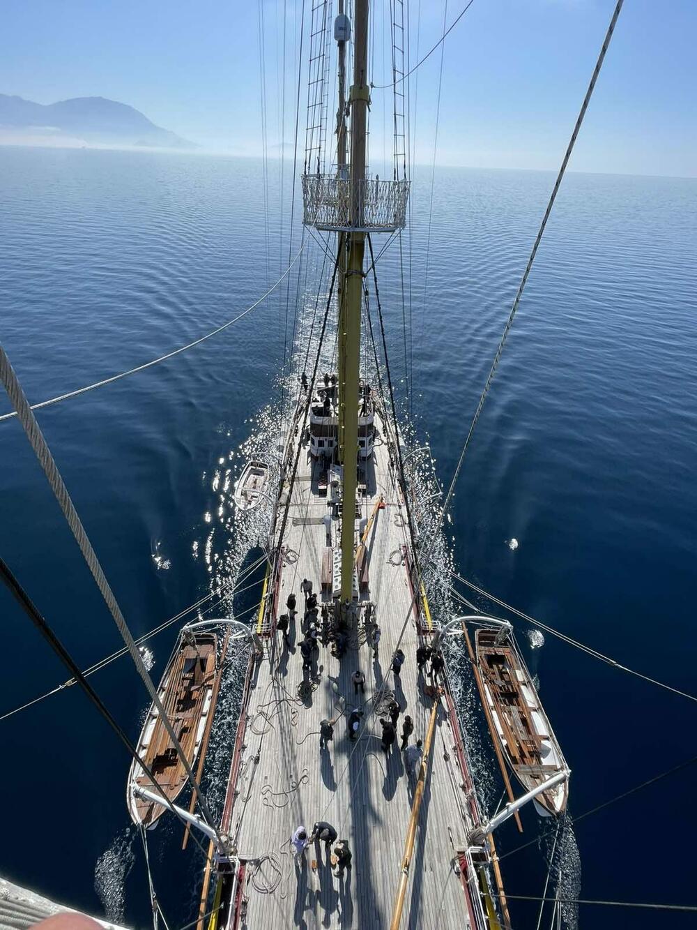 <p>"Jadran" će slične plovidbe obaviti i 23, 24 i 25. aprila sa studentima svih smjerova Pomorskog fakulteta u Kotoru i njihovim profesorima<br /> </p>