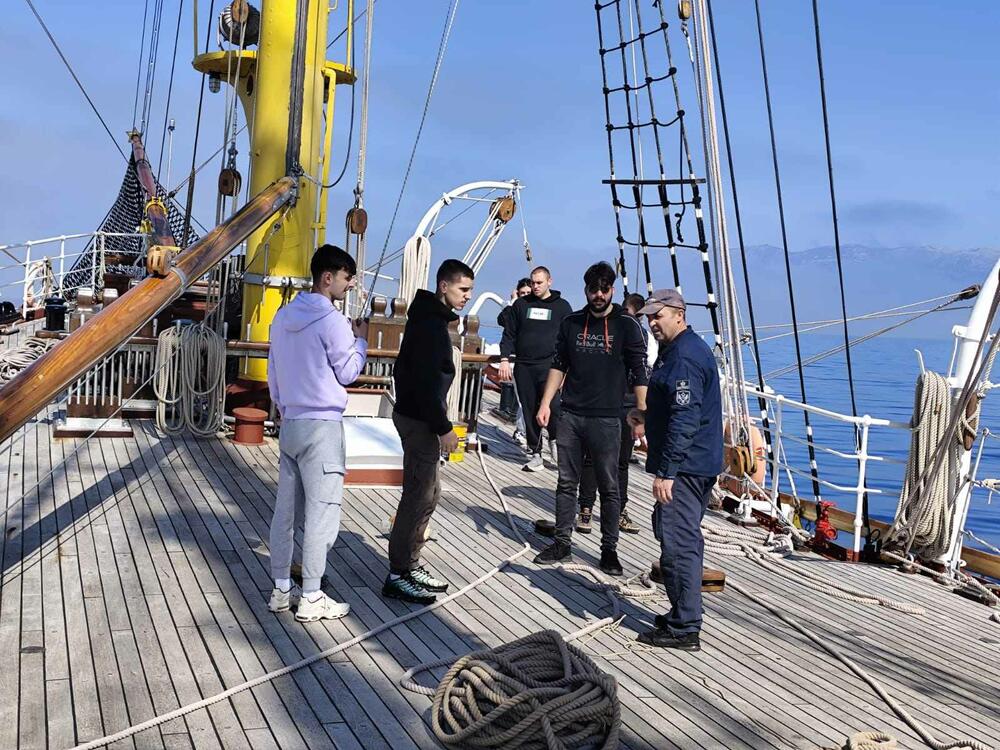 <p>"Jadran" će slične plovidbe obaviti i 23, 24 i 25. aprila sa studentima svih smjerova Pomorskog fakulteta u Kotoru i njihovim profesorima<br /> </p>