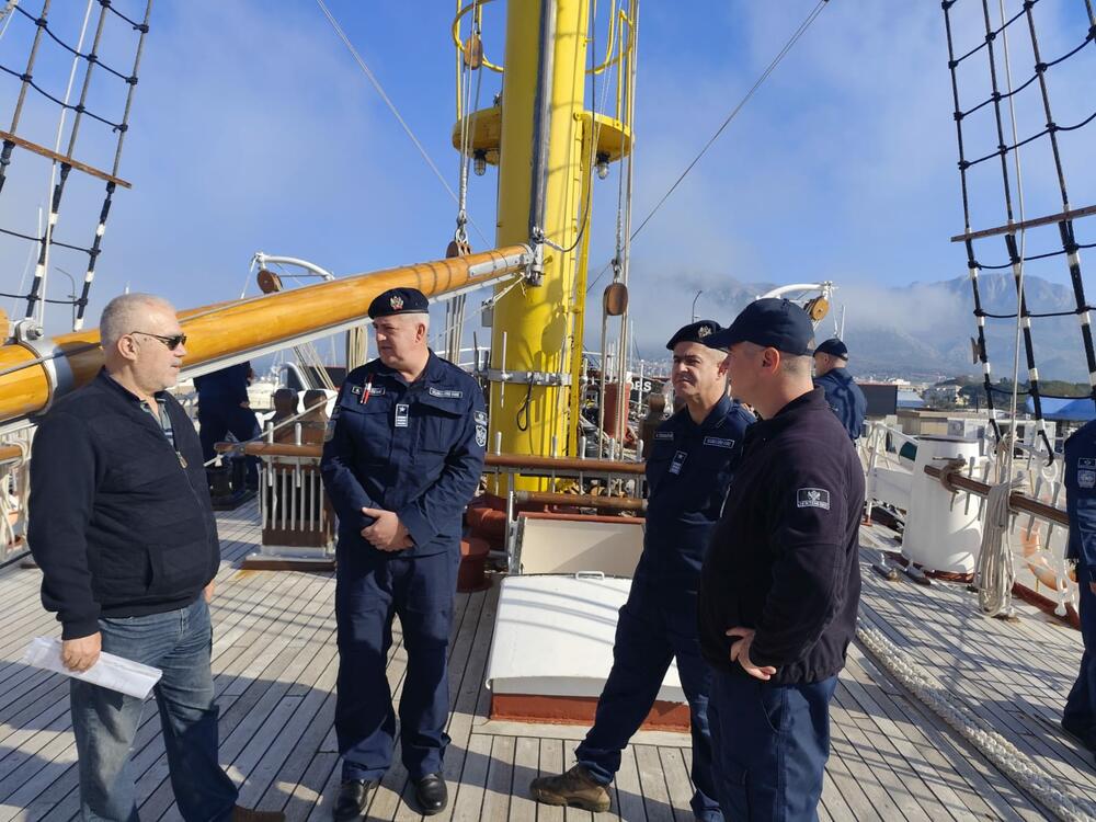 <p>"Jadran" će slične plovidbe obaviti i 23, 24 i 25. aprila sa studentima svih smjerova Pomorskog fakulteta u Kotoru i njihovim profesorima<br /> </p>