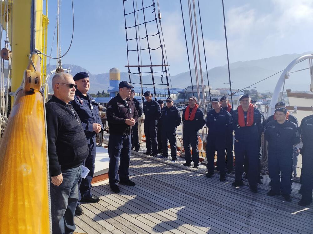 <p>"Jadran" će slične plovidbe obaviti i 23, 24 i 25. aprila sa studentima svih smjerova Pomorskog fakulteta u Kotoru i njihovim profesorima<br /> </p>