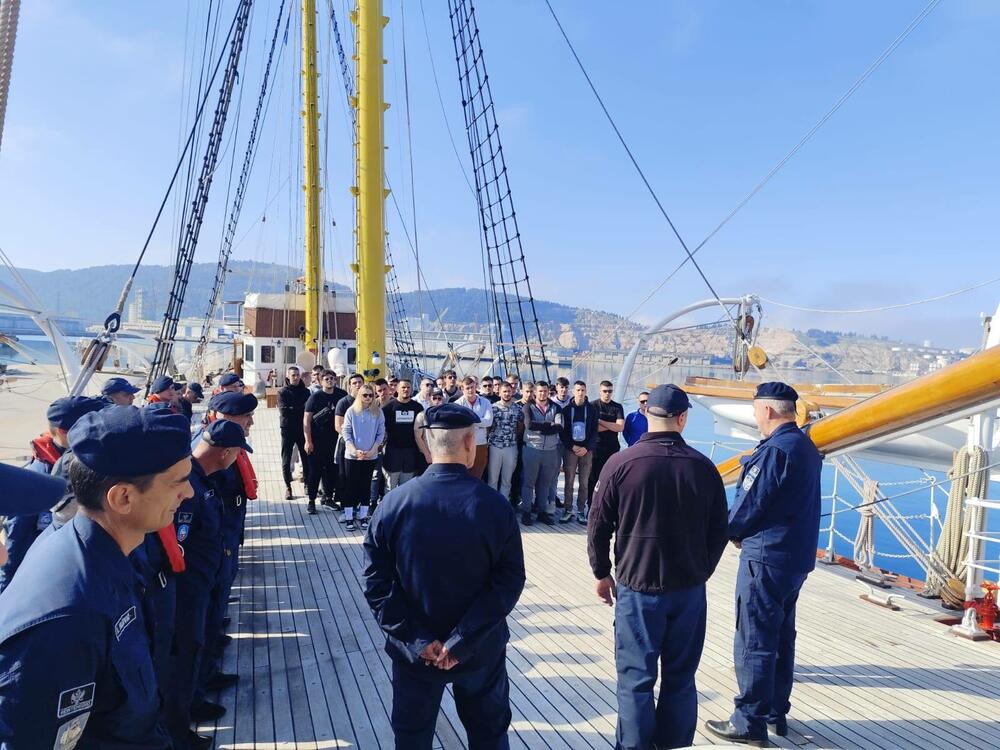 <p>"Jadran" će slične plovidbe obaviti i 23, 24 i 25. aprila sa studentima svih smjerova Pomorskog fakulteta u Kotoru i njihovim profesorima<br /> </p>