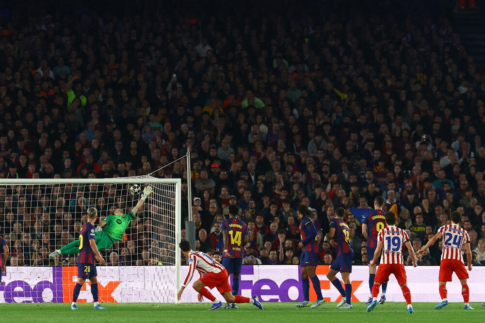 Majstorija Alvaresa načela je Barsu, Foto: Reuters