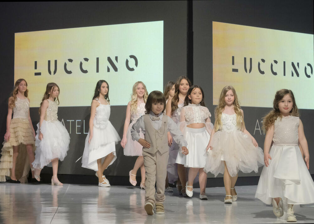 <p>Publici su predstavljene kolekcije ukrajinske dizajnerke Vitaline Smitko - Vitalina for Kids, kao i modeli srpske dizajnerke Vedrane Milanović - Atelje Luccino</p>