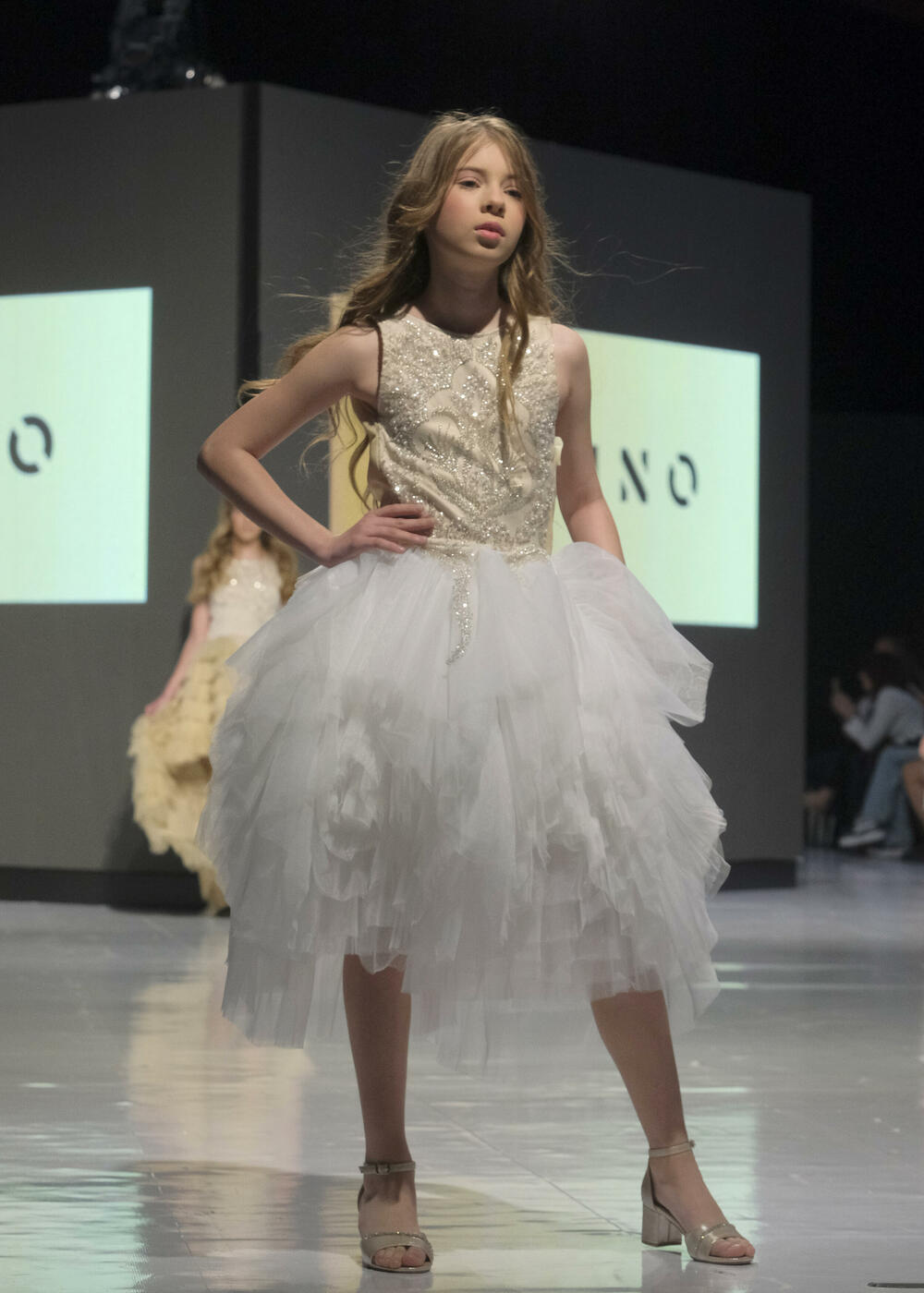 <p>Publici su predstavljene kolekcije ukrajinske dizajnerke Vitaline Smitko - Vitalina for Kids, kao i modeli srpske dizajnerke Vedrane Milanović - Atelje Luccino</p>