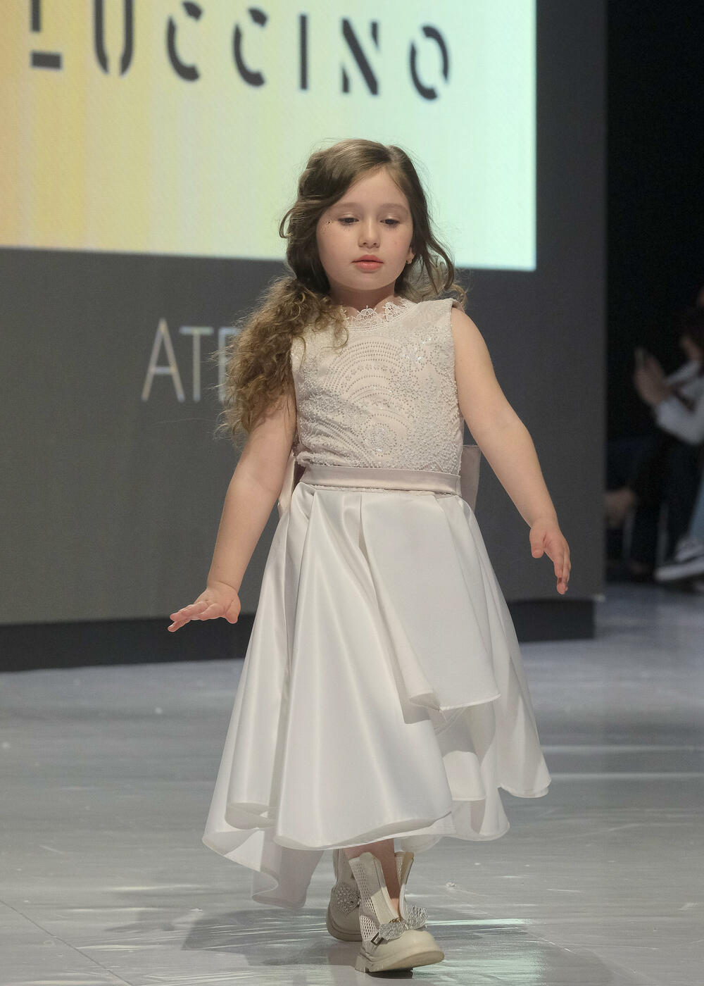 <p>Publici su predstavljene kolekcije ukrajinske dizajnerke Vitaline Smitko - Vitalina for Kids, kao i modeli srpske dizajnerke Vedrane Milanović - Atelje Luccino</p>