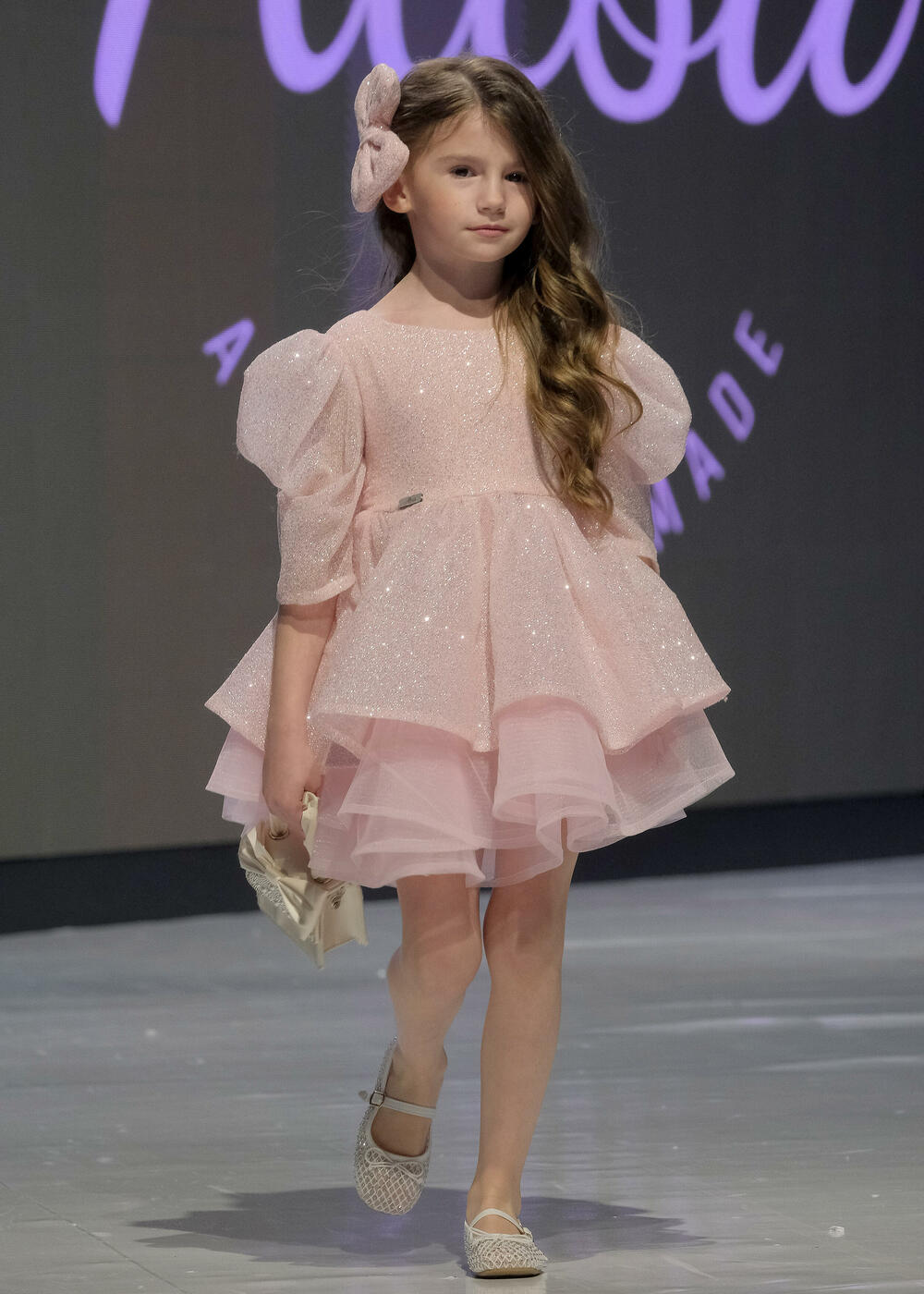 <p>Publici su predstavljene kolekcije ukrajinske dizajnerke Vitaline Smitko - Vitalina for Kids, kao i modeli srpske dizajnerke Vedrane Milanović - Atelje Luccino</p>