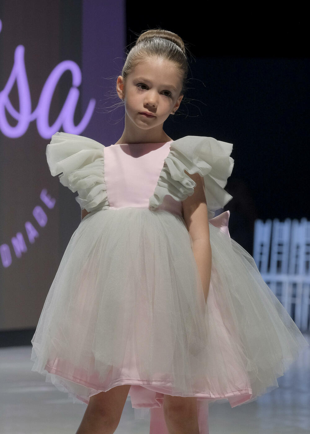 <p>Publici su predstavljene kolekcije ukrajinske dizajnerke Vitaline Smitko - Vitalina for Kids, kao i modeli srpske dizajnerke Vedrane Milanović - Atelje Luccino</p>