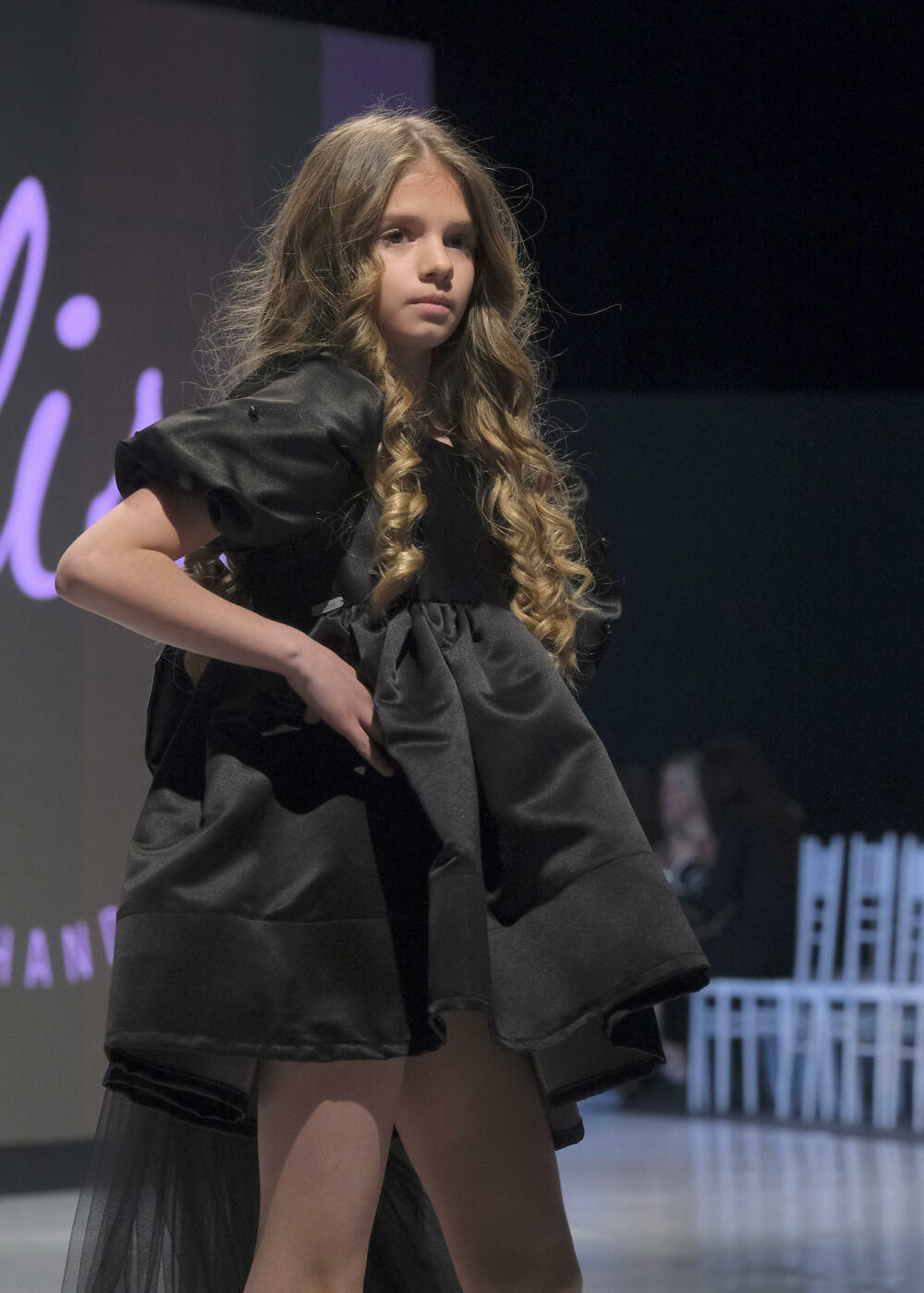 <p>Publici su predstavljene kolekcije ukrajinske dizajnerke Vitaline Smitko - Vitalina for Kids, kao i modeli srpske dizajnerke Vedrane Milanović - Atelje Luccino</p>