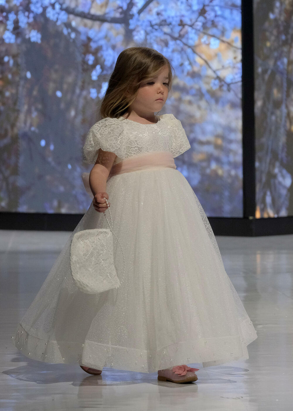 <p>Publici su predstavljene kolekcije ukrajinske dizajnerke Vitaline Smitko - Vitalina for Kids, kao i modeli srpske dizajnerke Vedrane Milanović - Atelje Luccino</p>