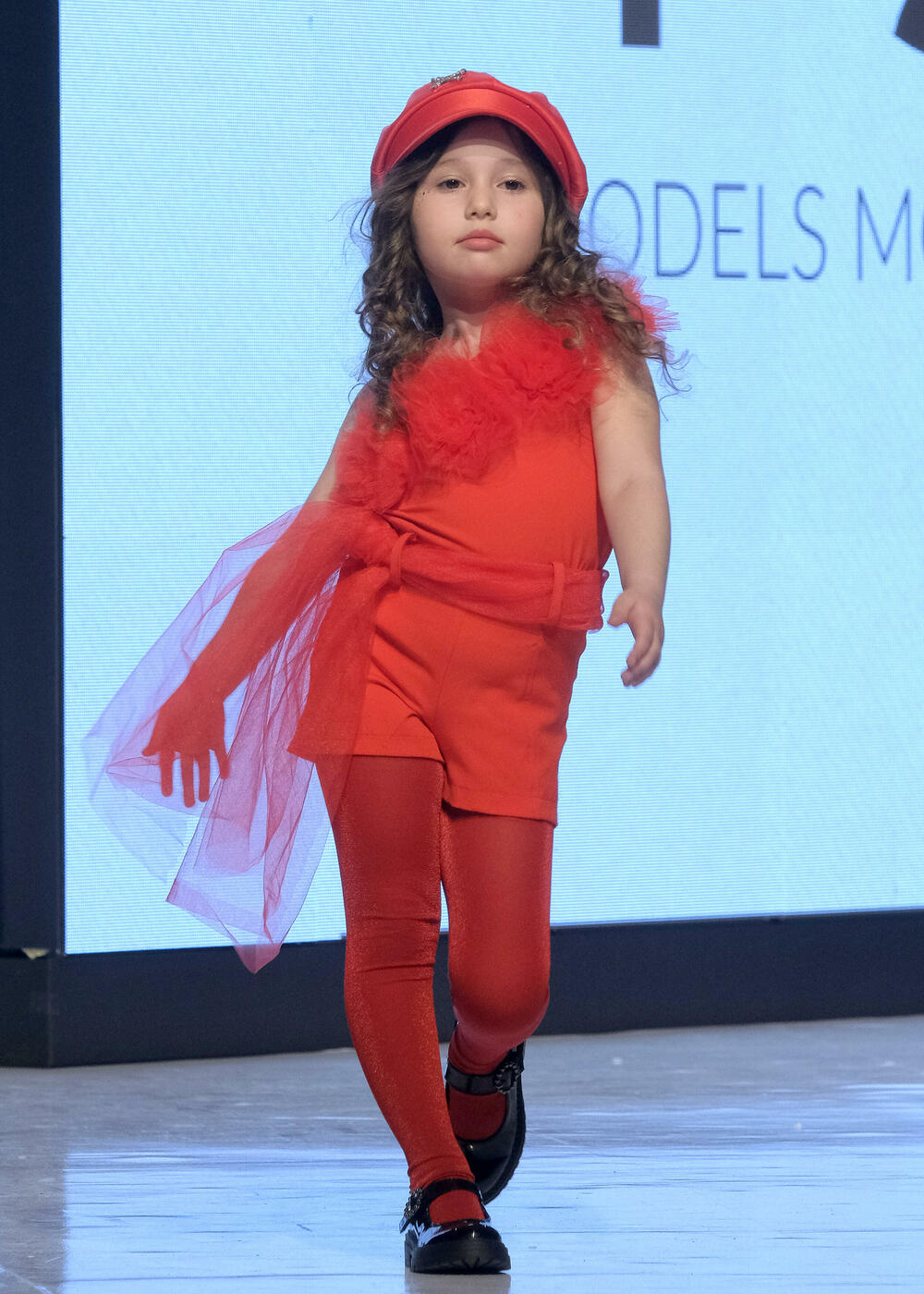 <p>Publici su predstavljene kolekcije ukrajinske dizajnerke Vitaline Smitko - Vitalina for Kids, kao i modeli srpske dizajnerke Vedrane Milanović - Atelje Luccino</p>