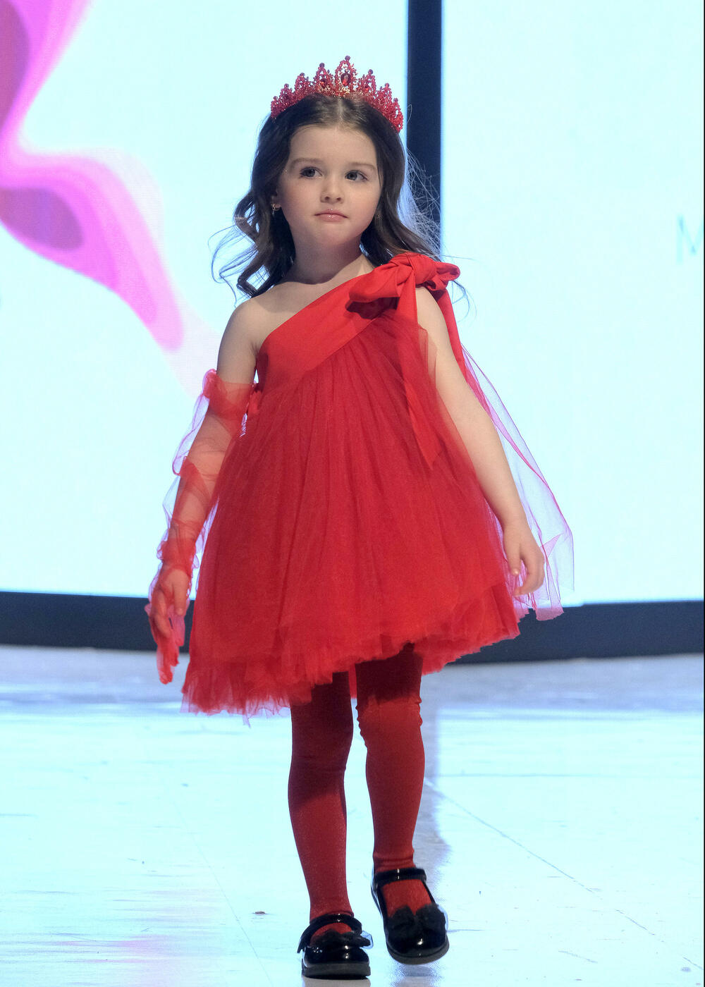 <p>Publici su predstavljene kolekcije ukrajinske dizajnerke Vitaline Smitko - Vitalina for Kids, kao i modeli srpske dizajnerke Vedrane Milanović - Atelje Luccino</p>