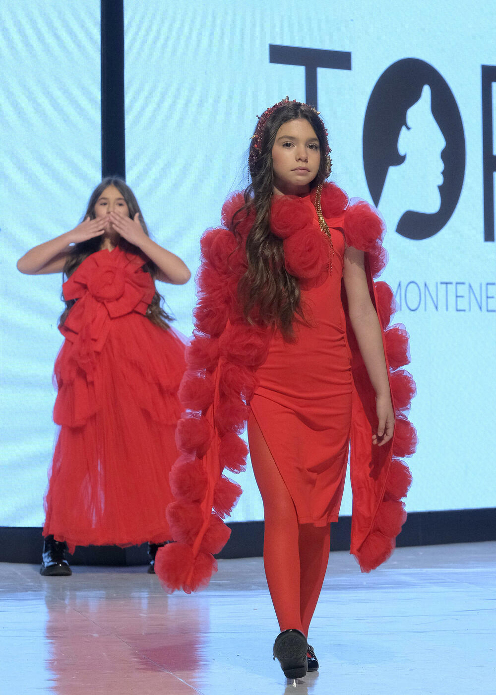 <p>Publici su predstavljene kolekcije ukrajinske dizajnerke Vitaline Smitko - Vitalina for Kids, kao i modeli srpske dizajnerke Vedrane Milanović - Atelje Luccino</p>