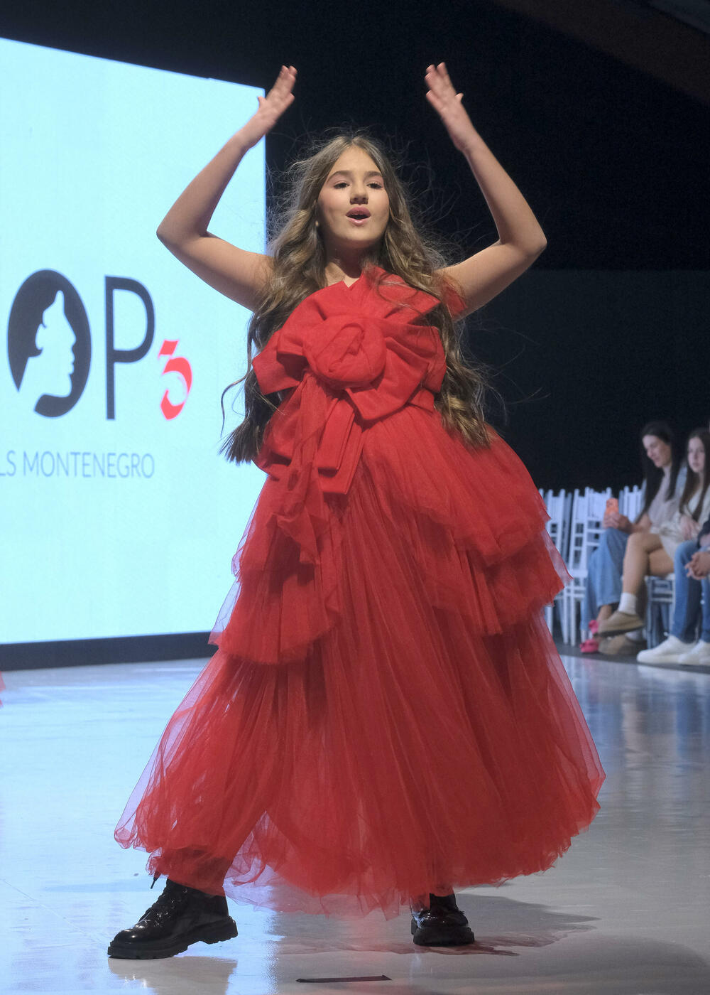 <p>Publici su predstavljene kolekcije ukrajinske dizajnerke Vitaline Smitko - Vitalina for Kids, kao i modeli srpske dizajnerke Vedrane Milanović - Atelje Luccino</p>