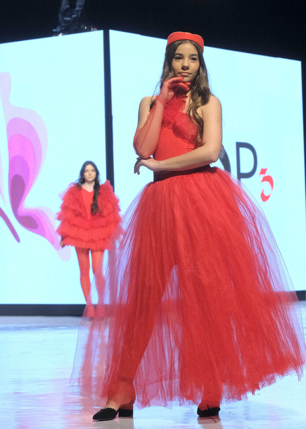 <p>Publici su predstavljene kolekcije ukrajinske dizajnerke Vitaline Smitko - Vitalina for Kids, kao i modeli srpske dizajnerke Vedrane Milanović - Atelje Luccino</p>