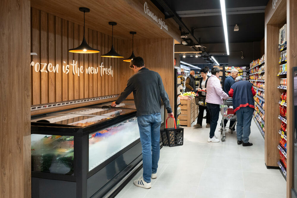 <p>Uz potpuno renoviran ambijent, kupce očekuje i obogaćen asortiman proizvoda. Voli pekarica, svježe pakovano meso i još mnogo noviteta spremno dočekuju vjerne potrošače.</p>