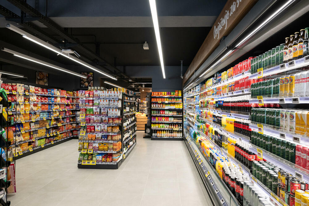 <p>Uz potpuno renoviran ambijent, kupce očekuje i obogaćen asortiman proizvoda. Voli pekarica, svježe pakovano meso i još mnogo noviteta spremno dočekuju vjerne potrošače.</p>