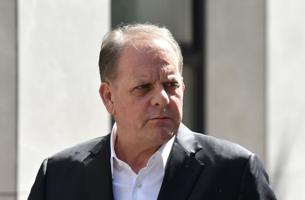 <p>Optužnicom Specijalnog državnog tužilaštva teretili su se za krivična djela stvaranje kriminalne organizacije i pranje novca. Apelacioni sud je ukinuo tu odluku i vratio na ponovno suđenje</p>