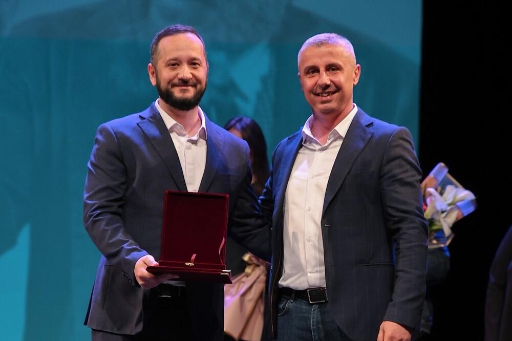 Nove nagrade za "Naličje": Grand Prix za predstavu, nagrada za...