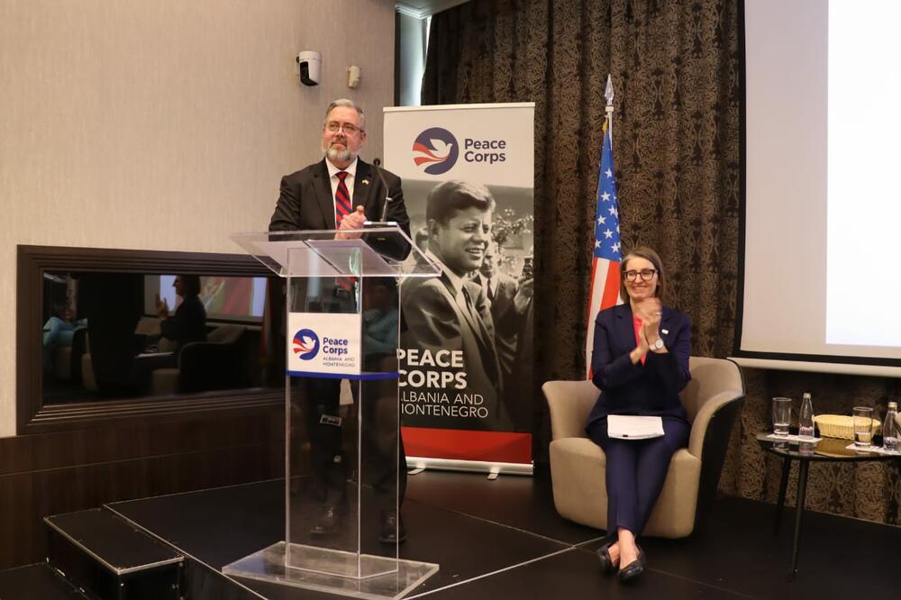 <p>&bdquo;Služenje je oduvijek bilo u srcu američke priče, a dolaskom u Crnu Goru vi dodajete svoje poglavlje, pokazujući da lični angažman može na vrlo stvaran način doprinijeti izgradnji mira i prijateljstva&ldquo;, rekao je Majkl Kiz</p>