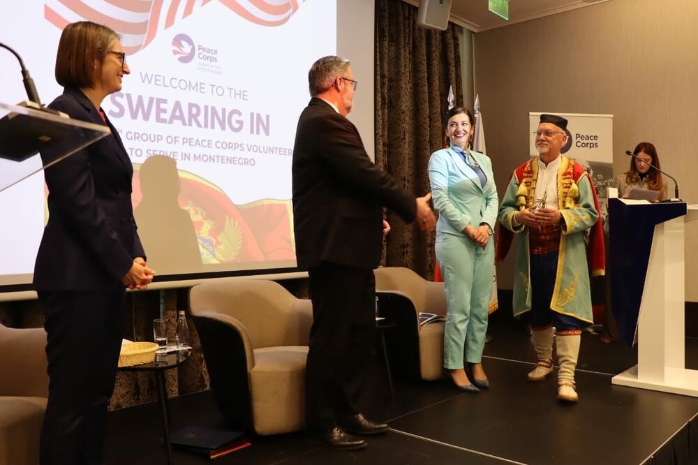 <p>&bdquo;Služenje je oduvijek bilo u srcu američke priče, a dolaskom u Crnu Goru vi dodajete svoje poglavlje, pokazujući da lični angažman može na vrlo stvaran način doprinijeti izgradnji mira i prijateljstva&ldquo;, rekao je Majkl Kiz</p>