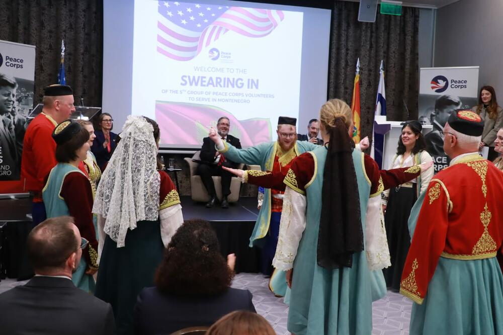 <p>&bdquo;Služenje je oduvijek bilo u srcu američke priče, a dolaskom u Crnu Goru vi dodajete svoje poglavlje, pokazujući da lični angažman može na vrlo stvaran način doprinijeti izgradnji mira i prijateljstva&ldquo;, rekao je Majkl Kiz</p>