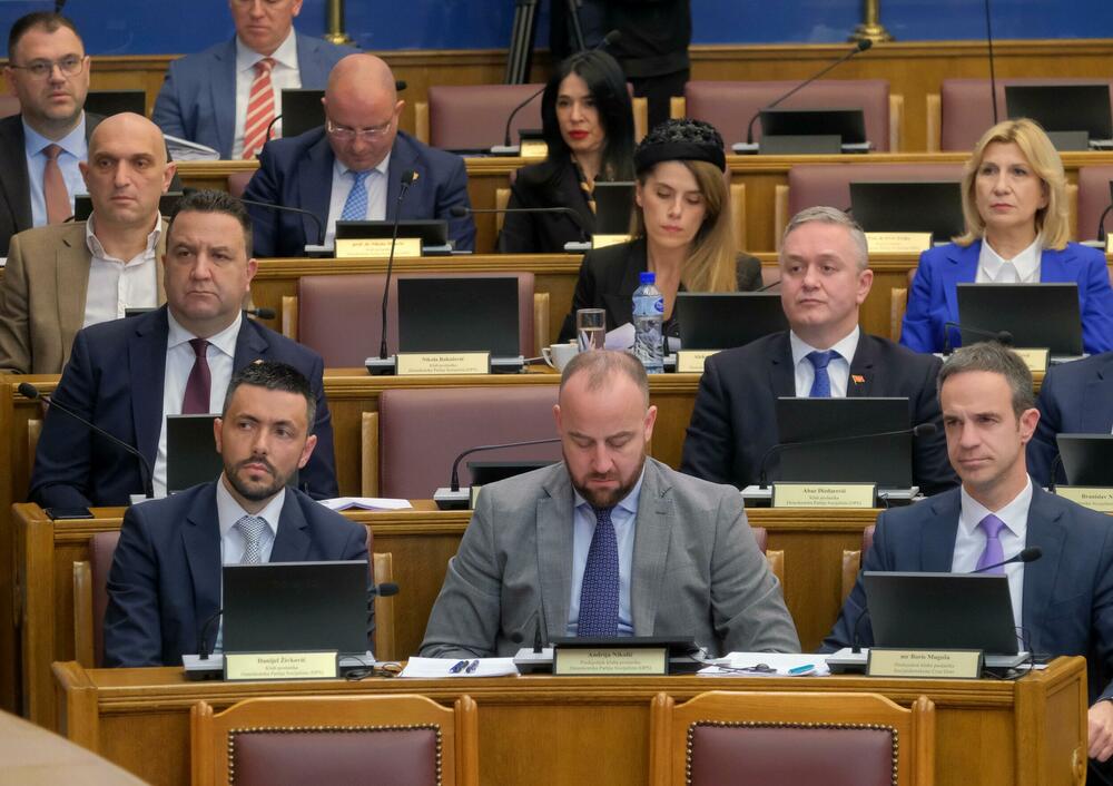 Petoro poslanika DPS-a bez svog stana?