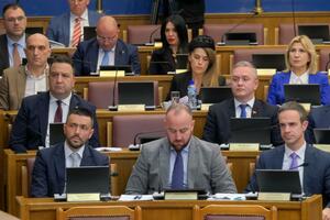 Petoro poslanika DPS-a bez svog stana?