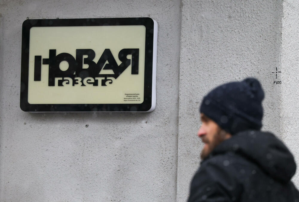 Maskirani agenti upali u redakciju i uhapsili novinara