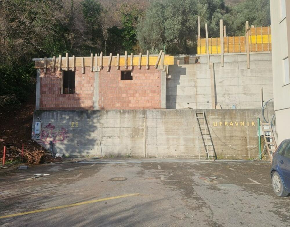 Nelegalna gradnja u srcu Petrovca, ne pomažu ni krivčne prijave:...