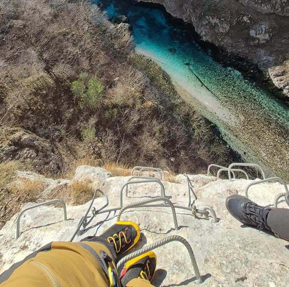 <p>Ruta je duga 1,5 kilometara, kategorije B/C (srednje laka), sa maksimalnom visinom od 130 metara iznad rijeke Pive. Prosječna tura traje dva i po do tri sata.</p>