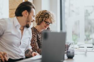 Da li su prijateljstva na poslu korisna - između povjerenja i...