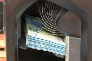 Kako su partije trošile novac u 2025: Ugovori o djelu,...