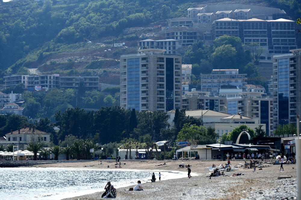 Slovenska plaža u Budvi (Ilustracija), Foto: Boris Pejović