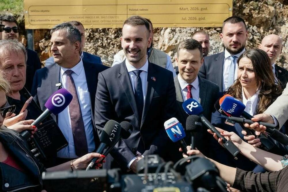 Prva lopata na Veljem brdu, Foto: Bojan Gnjidić, Vlada Crne Gore